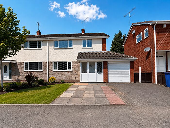 3 Bedroom Semi-Detached House To Rent In Double Row, Dudley, DY2