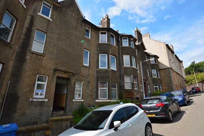 2 Bedroom Flat To Rent In Glebe Park, Inverkeithing, KY11