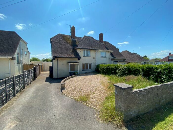 3 Bedroom Semi-Detached House To Rent In Oxford Road, Swindon, SN3