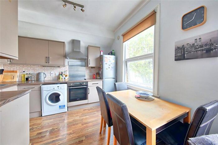 3 Bedroom Apartment To Rent In Bennerley Road, SW11