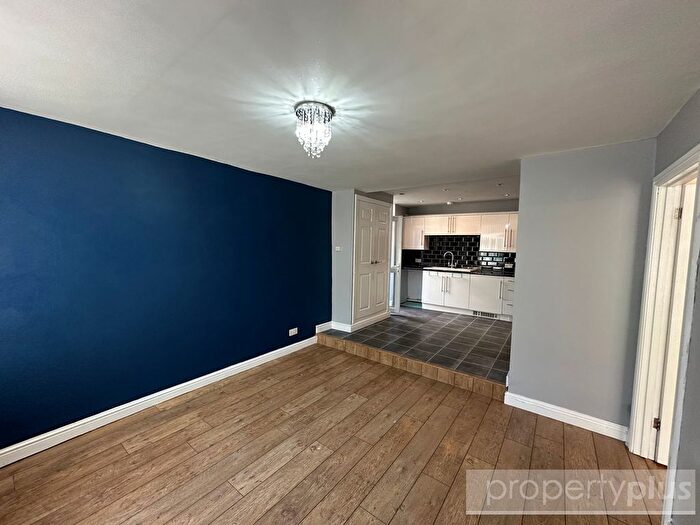 2 Bedroom Flat To Rent In John Street Porth -, Porth, CF39