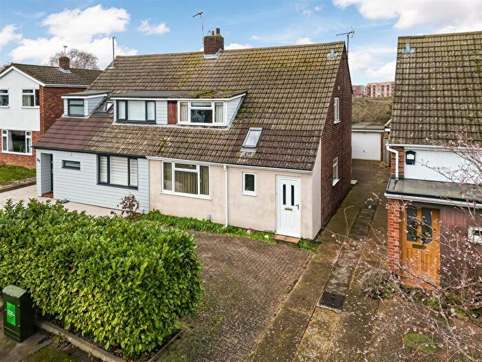 3 Bedroom Semi Detached House For Sale In Tavistock Road, Cambridge, CB4