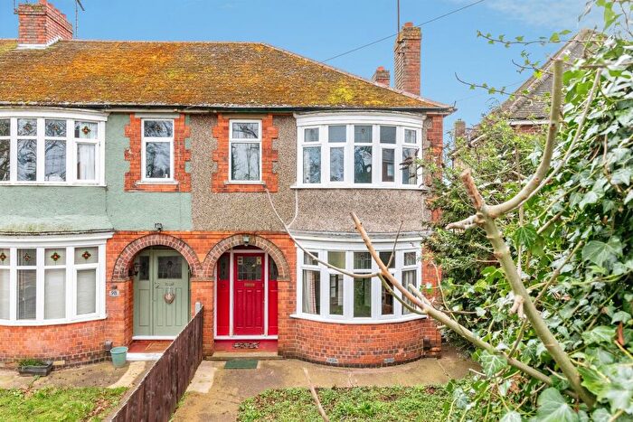 3 Bedroom Semi Detached House For Sale In Finedon Road, Wellingborough, NN8