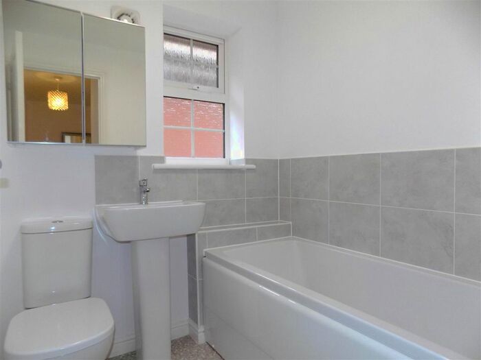 3 Bedroom End Of Terrace House For Sale In Castle Drive, Margate, CT9