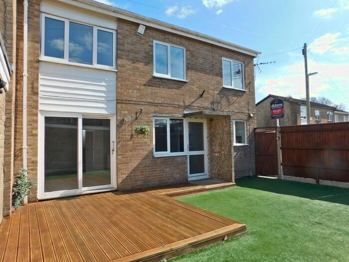 3 Bedroom Semi-Detached House To Rent In Foster Close, Stubbington, Fareham PO14