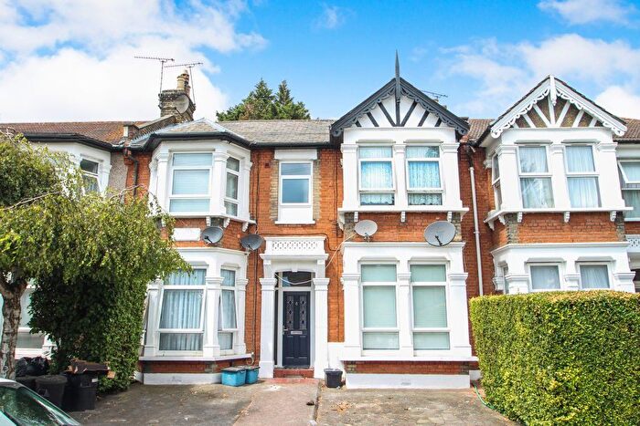 1 Bedroom Flat To Rent In Cavendish Gardens, Cranbrook, Ilford, IG1