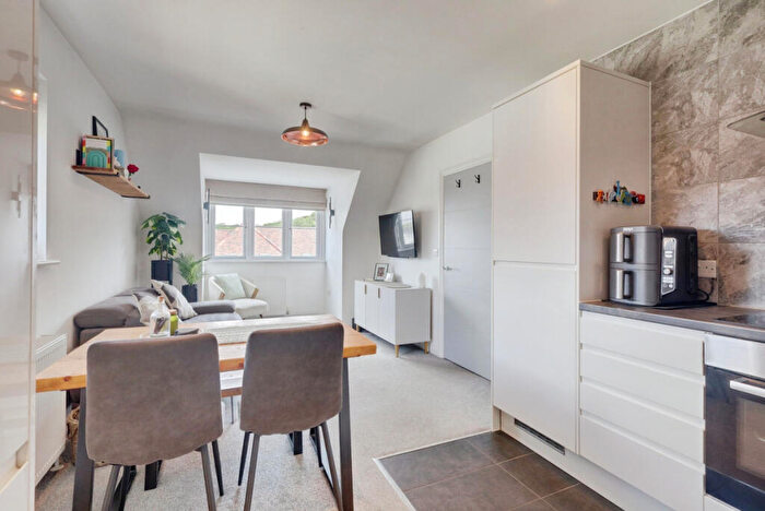 1 Bedroom Apartment For Sale In Catherine Road, Benfleet, SS7