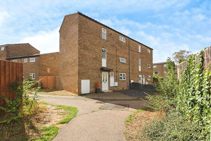 5 Bedroom Semi-Detached House For Sale In Brynmore, Peterborough, PE3