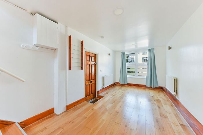 1 Bedroom Maisonette To Rent In Godolphin Road, W12