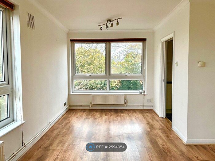 2 Bedroom Flat To Rent In Tunbridge Court, London, SE26