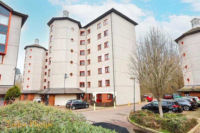 Apartment For Sale In Eleanor Way, Waltham Cross, EN8