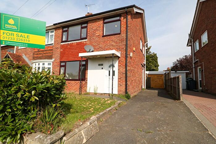 3 Bedroom Semi-Detached House For Sale In Wickenden Crescent, Willesborough, TN24