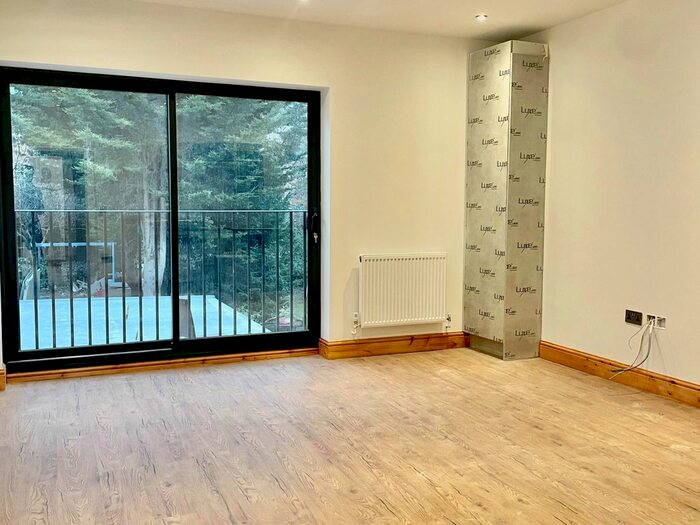 2 Bedroom Flat To Rent In Madeley Road, London, W5