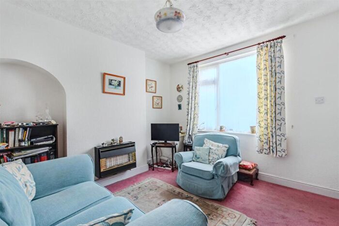 3 Bedroom Terraced House For Sale In George Avenue, Beeston, Nottingham, NG9