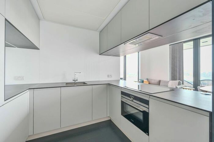 2 Bedroom Flat To Rent In Amory Tower, Canary Wharf, E14