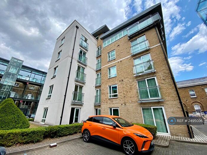 2 Bedroom Flat To Rent In Hopton Road, London, SE18