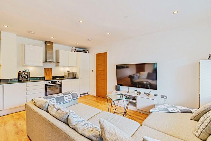 1 Bedroom Flat For Sale In Deepdene Avenue, Dorking, Surrey, RH5