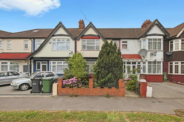 4 Bedroom Terraced House To Rent In Hall Lane, London, E4