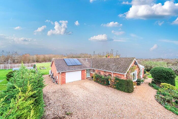 4 Bedroom Detached Bungalow For Sale In High Street, Tadlow, SG8