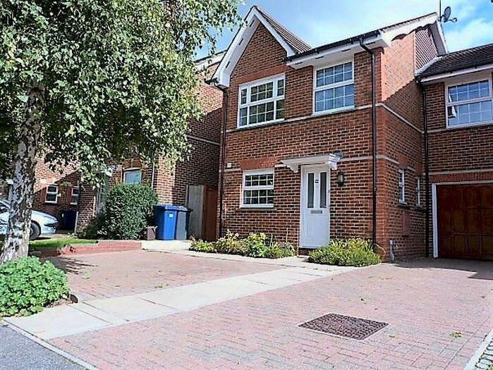 4 Bedroom Link Detached House To Rent In Sebergham Grove, Mill Hill, NW7