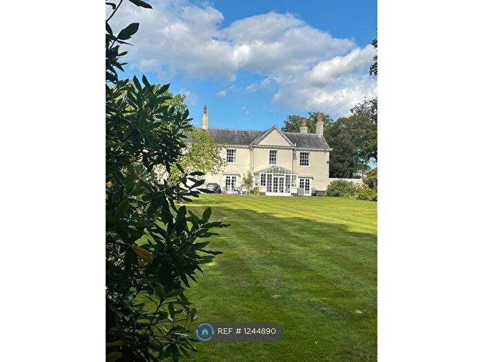 7 Bedroom Detached House To Rent In The Street, Norfolk, NR13