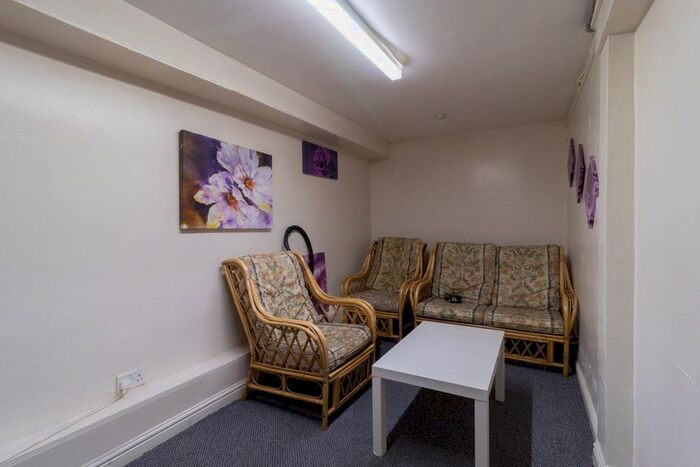 3 Bedroom Flat To Rent In Regent Park Terrace, Leeds, West Yorkshire, LS6