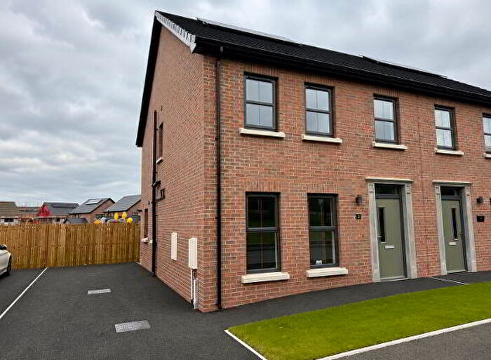 3 Bedroom Semi-Detached House For Sale In Linen Grove, L’derry, BT47
