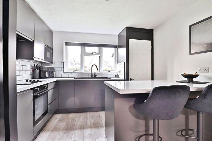 2 Bedroom Flat For Sale In Wentworth Drive, Christchurch, Dorset, BH23