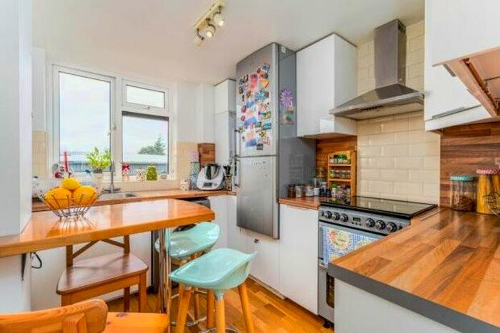 2 Bedroom Flat To Rent In Markham Close, Cambridge, CB4