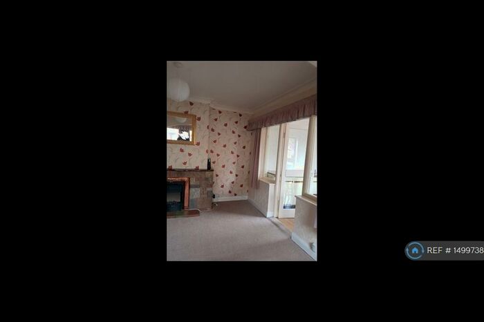 3 Bedroom Semi-Detached House To Rent In Somery Road, Dudley, DY1