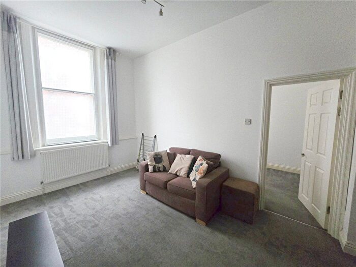 1 Bedroom Flat To Rent In Earls Court Road, Earls Court, London, SW5