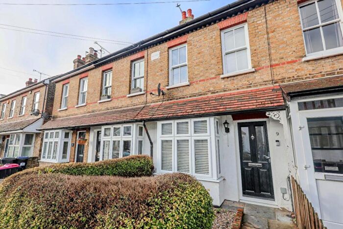 2 Bedroom House For Sale In West Street, Leigh-On-Sea, SS9