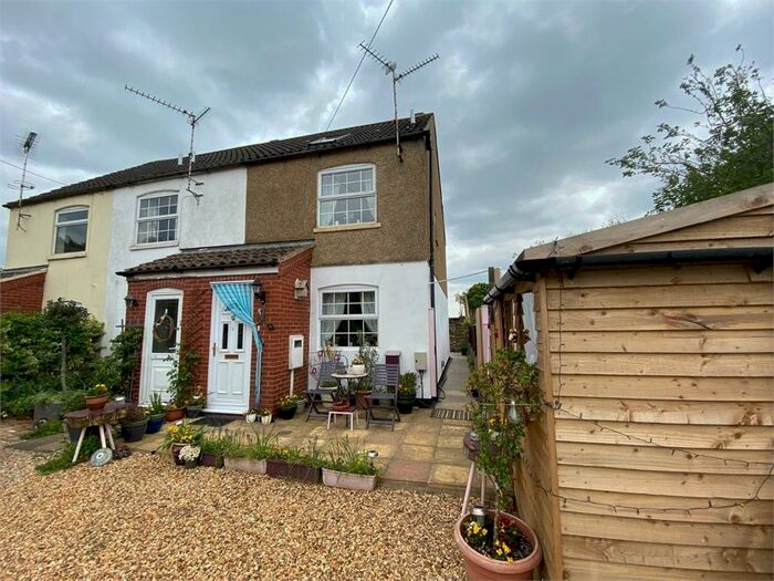 3 Bedroom Cottage For Sale In South Fen Road, Bourne, Lincolnshire, PE10