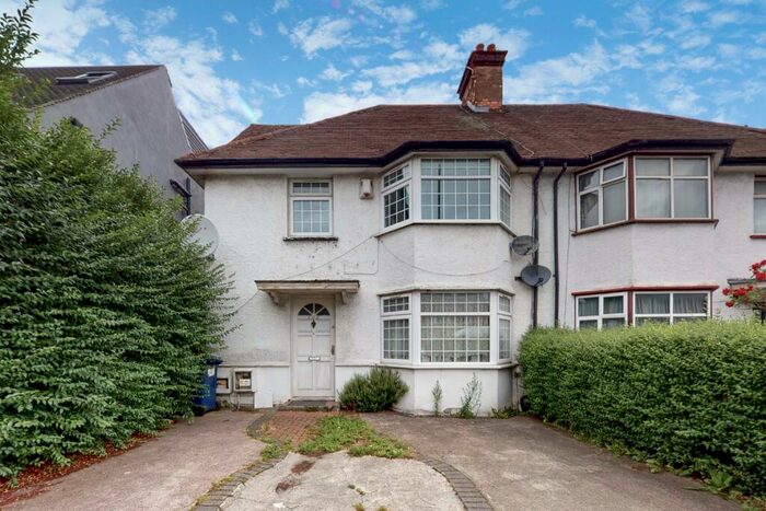 2 Bedroom Flat To Rent In The Vale, Golders Green, NW11