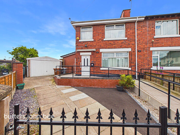 4 Bedroom Semi-Detached House For Sale In Davenham Crescent, Crewe, CW2