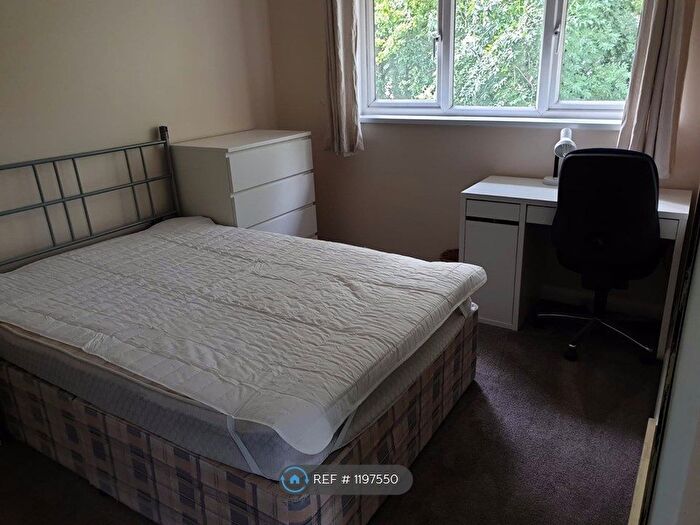 5 Bedroom Semi-Detached House To Rent In St. Johns Road, Guildford, GU2