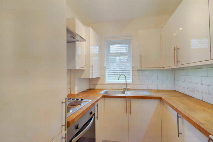 1 Bedroom Flat For Sale In Lincoln Close, South Norwood, SE25