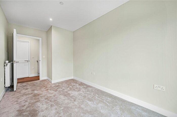 3 Bedroom Flat To Rent In Cairncross House, Townsend Road, SE3