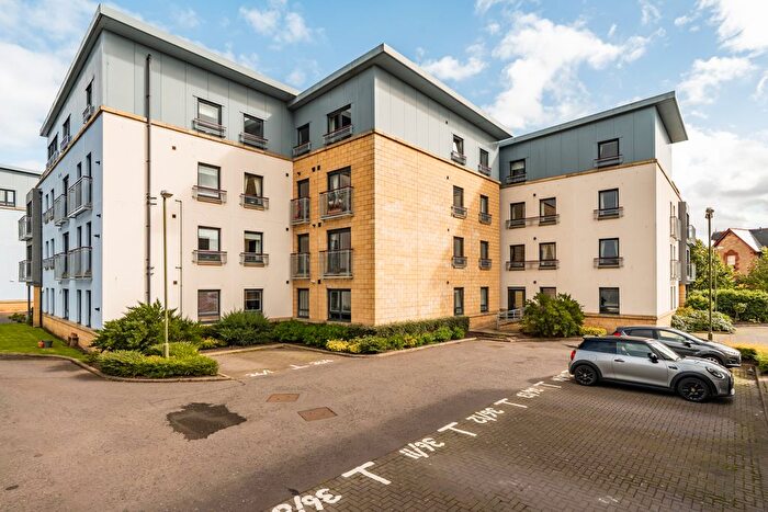 3 Bedroom Flat For Sale In Barnton Grove, Edinburgh, EH4
