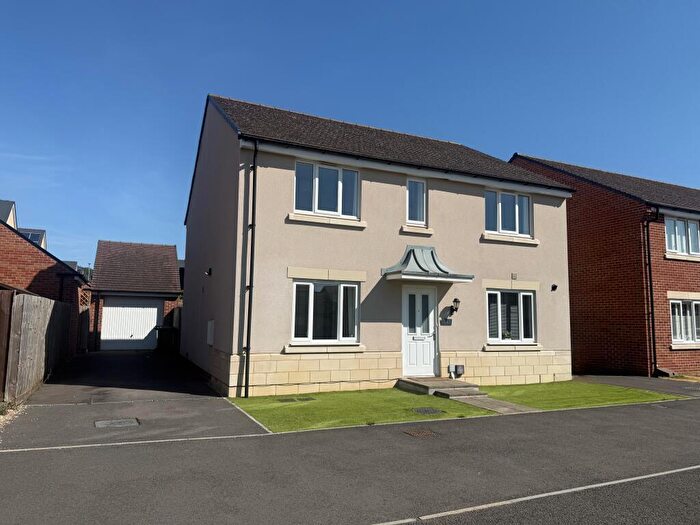 4 Bedroom House To Rent In Wendercliff Close, Bishops Cleeve, GL52