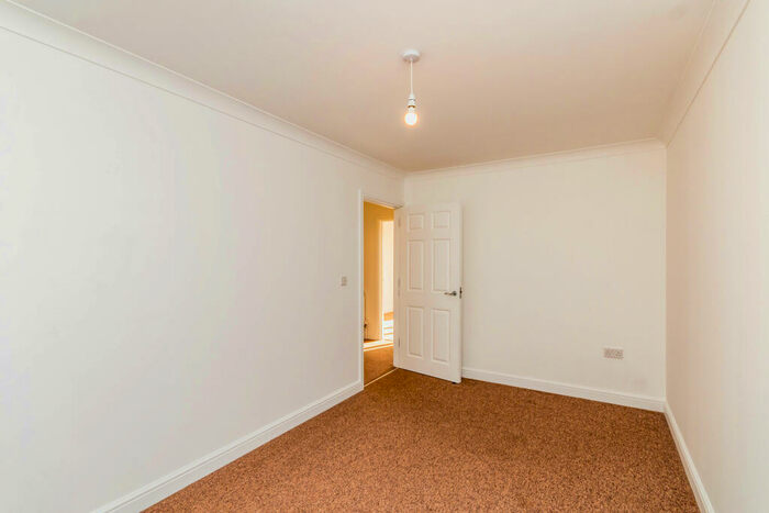 2 Bedroom Apartment To Rent In Shore Road, Ventnor, PO38