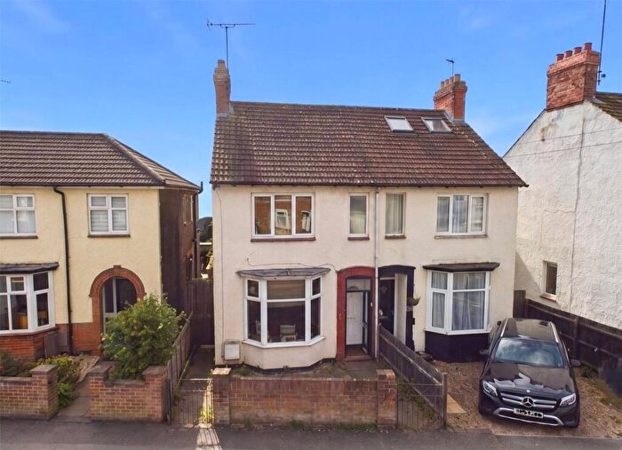 3 Bedroom Semi Detached House For Sale In Bath Road, Kettering, Northamptonshire, NN16