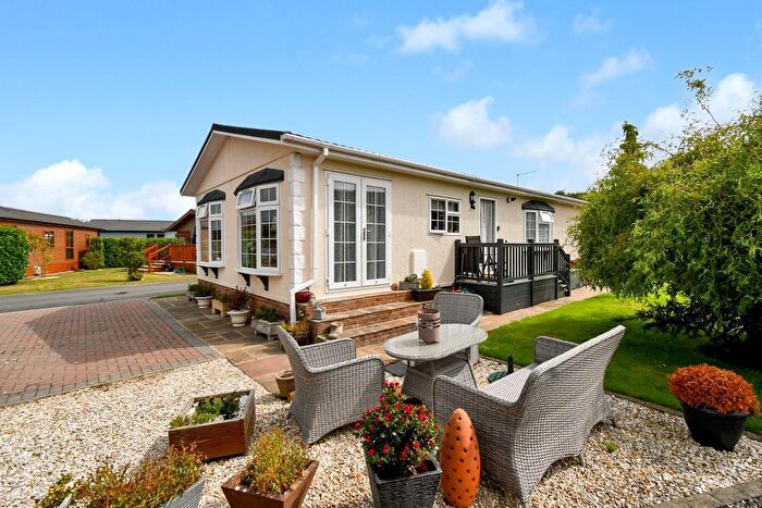 2 Bedroom Mobile/park Home For Sale In Minskip Road, Boroughbridge, YO51