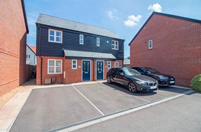2 Bedroom Semi-Detached House For Sale In Little Green, Denmead, PO7