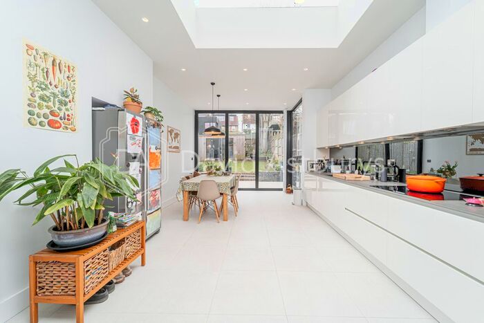 3 Bedroom Flat To Rent In Cecile Park, Crouch End, London, N8