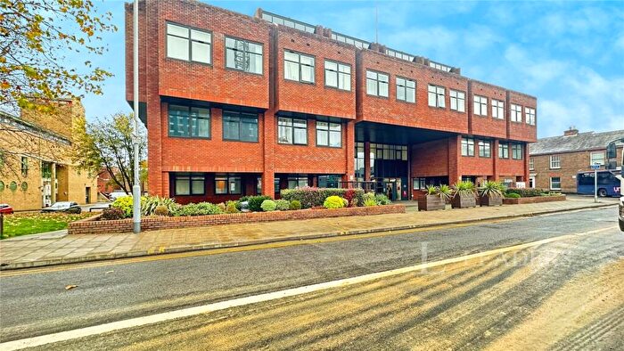 1 Bedroom Flat To Rent In Flowers Way, Luton, Bedfordshire, LU1