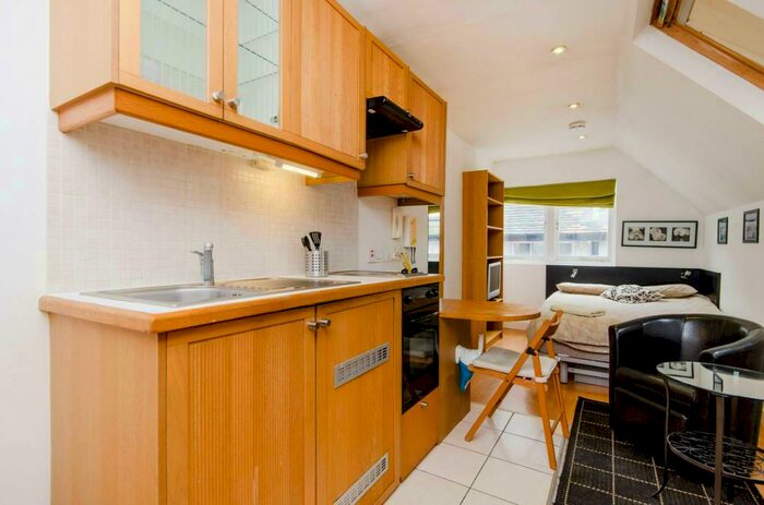 Studio To Rent In Finchley Road, Hampstead, London, NW3