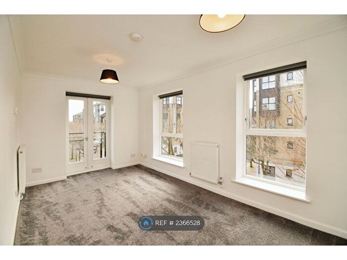 2 Bedroom Flat To Rent In Chatsworth House, London, E16