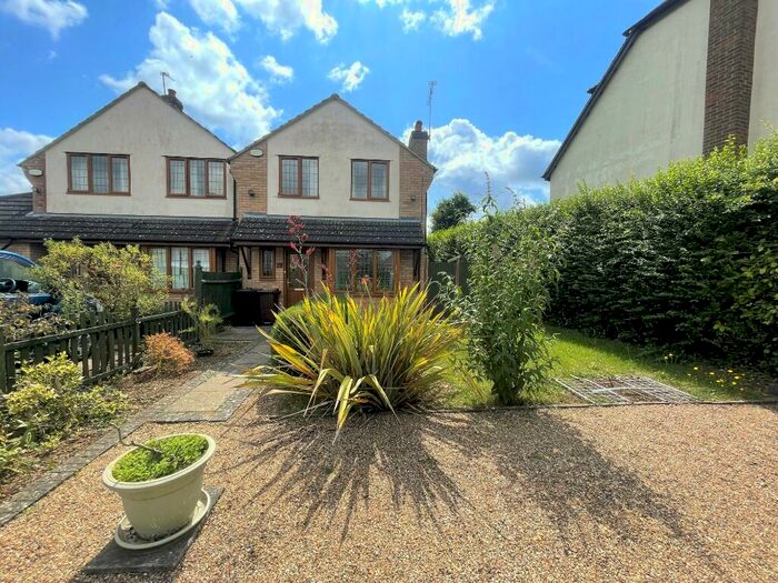 3 Bedroom Semi-Detached House To Rent In Brewhouse Hill, AL4