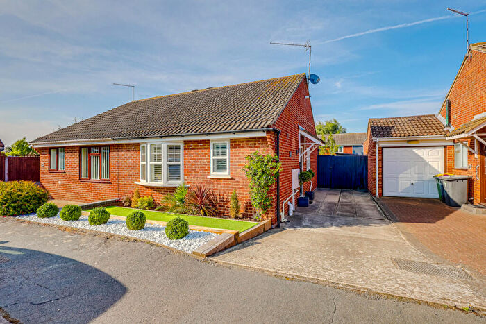 1 Bedroom Semi-Detached Bungalow For Sale In Broomfield Avenue, Rayleigh, SS6